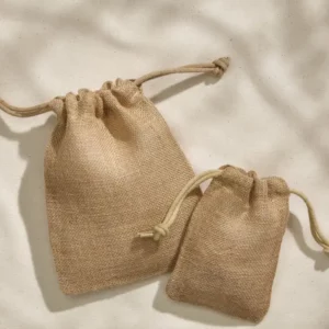Sac avec cordon en toile de jute